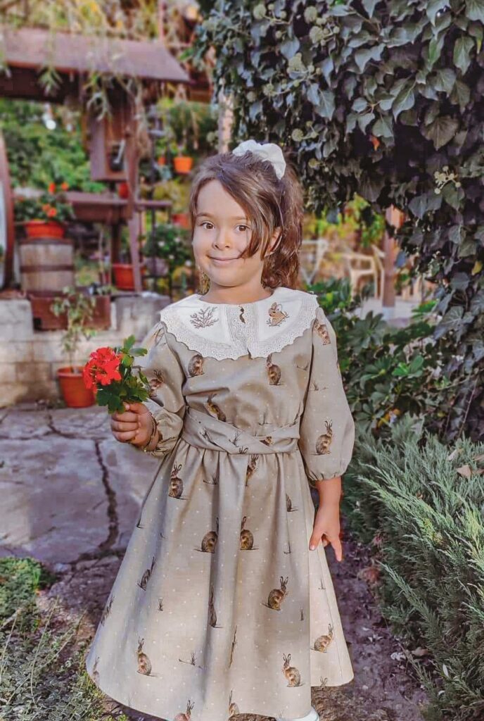 Детска рокля с бродерия "Зайче"