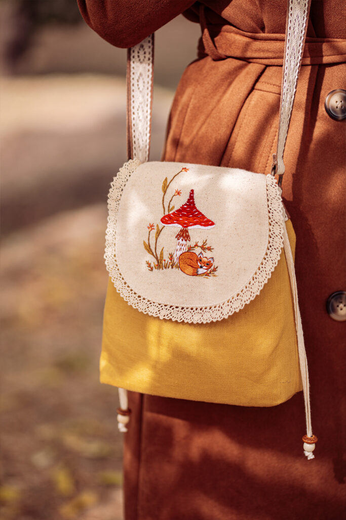 Чанта с бродерия "Есенна гора"