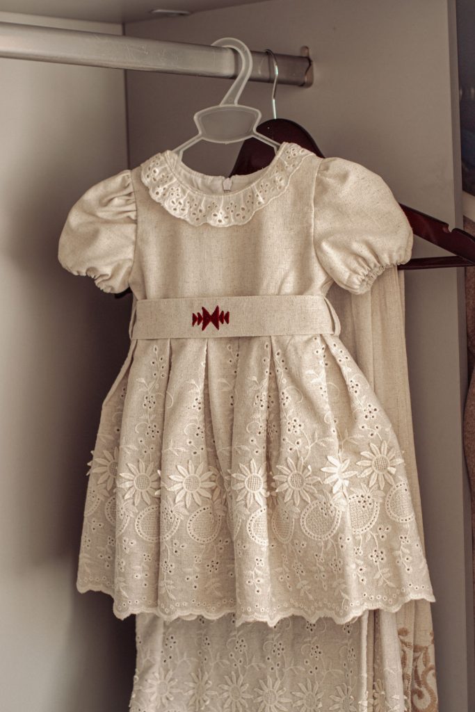 Детска рокля с бродерия "Нежна сила"