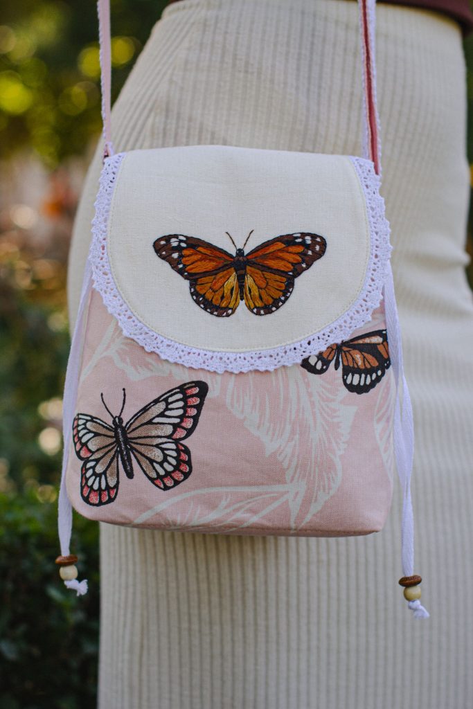 Чанта с бродерия "Пъстра пеперуда"